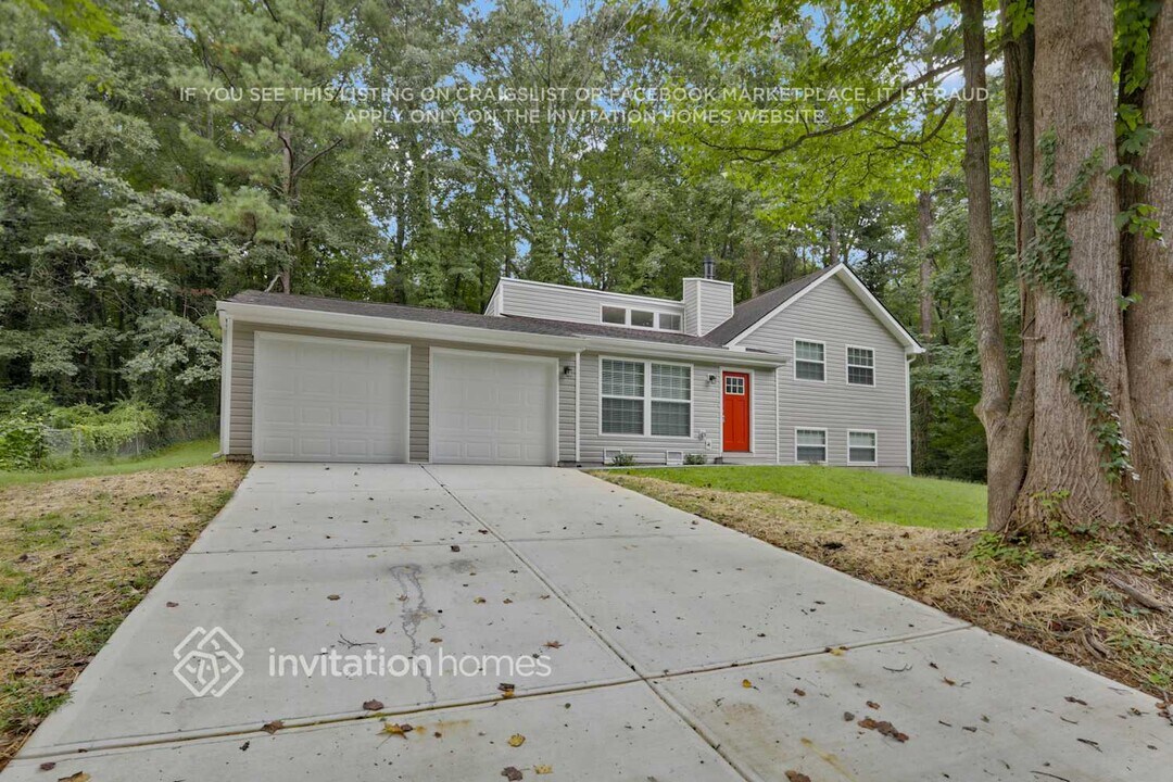 393 Engle Dr in Tucker, GA - Foto de edificio