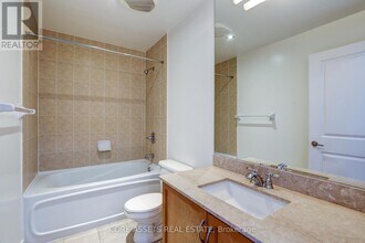 18-2418 Yorkville Ave in Toronto, ON - Building Photo - Building Photo