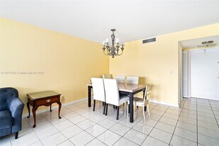4500 Gefion Ct, Unit 304 in Greenacres, FL - Building Photo
