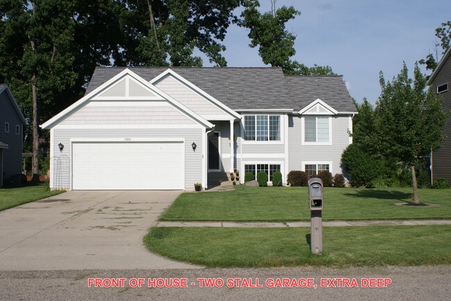11933 Maplegrove Dr