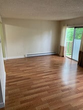 8746 NE Glisan St in Portland, OR - Foto de edificio - Building Photo