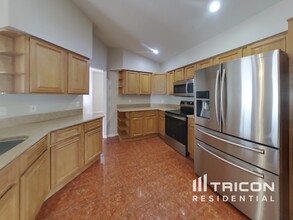 2227 Groveland Dr in Lutz, FL - Building Photo - Building Photo