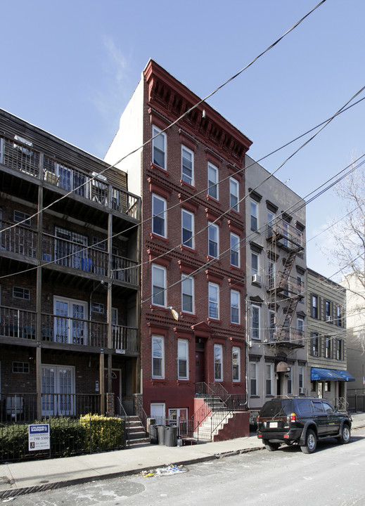 118 Adams St in Hoboken, NJ - Building Photo