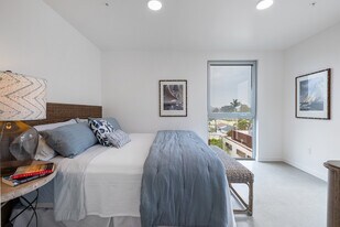 The Louella in Venice, CA - Building Photo