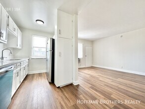 14639 Calvert St, Unit 9 in Los Angeles, CA - Foto de edificio - Building Photo