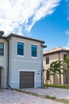 8648 Escue St in Wellington, FL - Building Photo