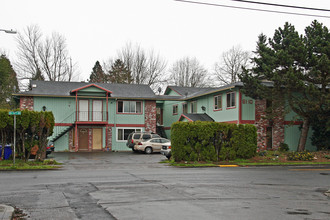 Woodstock Apartments in Portland, OR - Building Photo - Building Photo