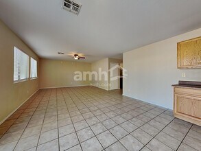 1102 E Renegade Trl in San Tan Valley, AZ - Foto de edificio - Building Photo