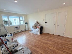 108 Trowbridge St, Unit 3 in Cambridge, MA - Foto de edificio - Building Photo