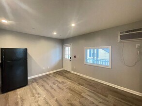 374 Amory St in Manchester, NH - Foto de edificio - Building Photo