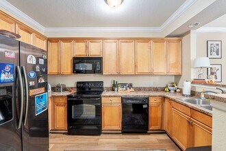 1142 SW 9th Rd in Gainesville, FL - Building Photo - Building Photo