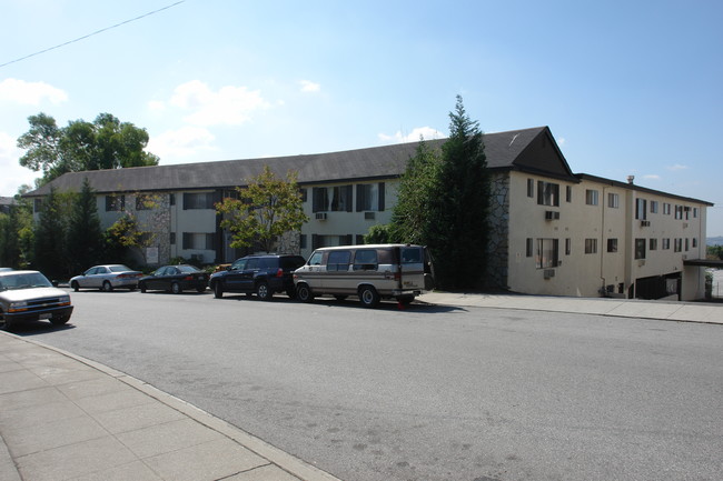 1699 Amberwood Dr in South Pasadena, CA - Foto de edificio - Building Photo