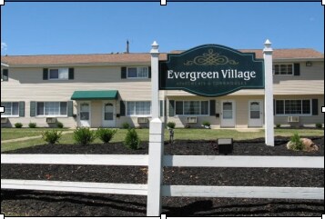 Evergreen Village Apartments & Townhouses in Elyria, OH - Building Photo