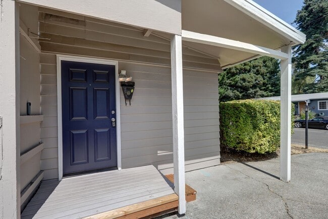 611 Harrington Ave NE in Renton, WA - Building Photo - Building Photo