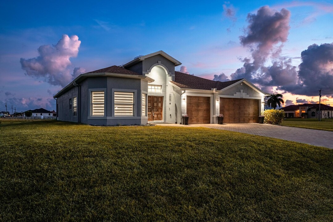 3304 NW 15th Ln in Cape Coral, FL - Building Photo