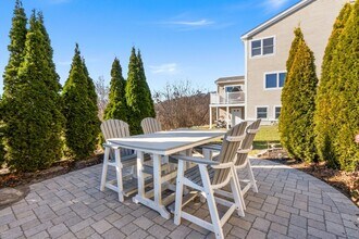 126 Eastern Ave, Unit 2 in Gloucester, MA - Foto de edificio - Building Photo