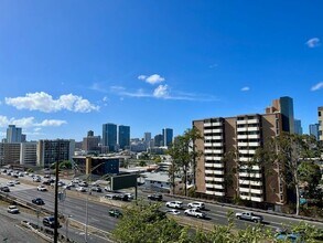 1040 Lunalilo St in Honolulu, HI - Building Photo - Building Photo