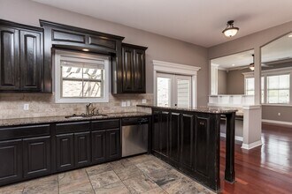 525 N Rupple Rd in Fayetteville, AR - Building Photo - Building Photo