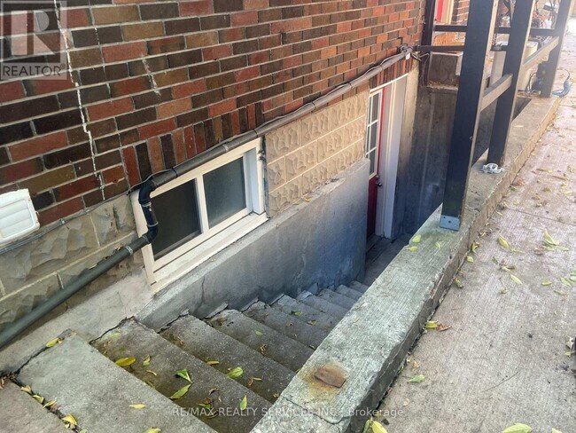 2 Craig St in Brampton, ON - Building Photo - Building Photo