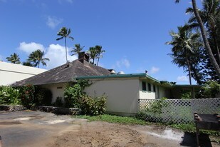 Pat's at Punalu'u in Hauula, HI - Building Photo