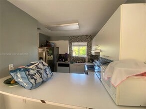 6245 SW Kendale Lakes Cir in Miami, FL - Building Photo - Building Photo