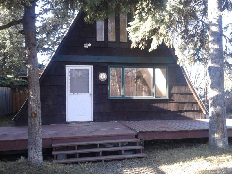 8616 Arlon St in Anchorage, AK - Building Photo