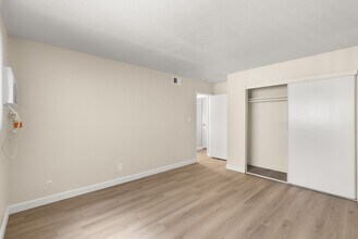 MAGNOLIA WEST APARTMENTS- RIVERSIDE, CA in Riverside, CA - Foto de edificio - Building Photo