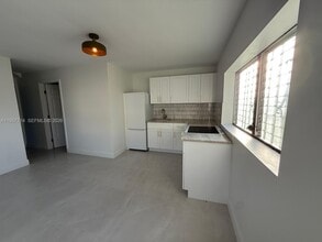 525 SW 22nd Ave in Miami, FL - Foto de edificio - Building Photo