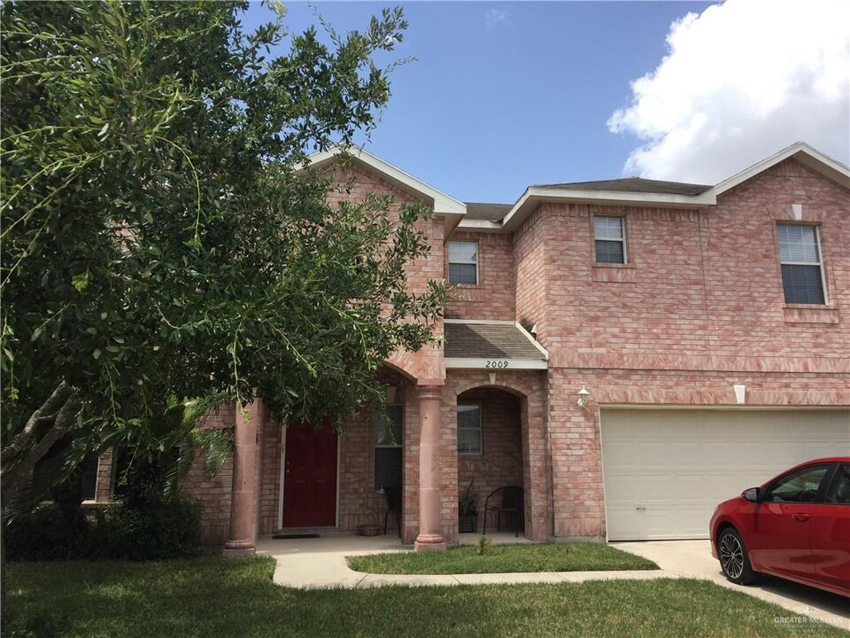 2009 Beatrice Ave in Edinburg, TX - Building Photo