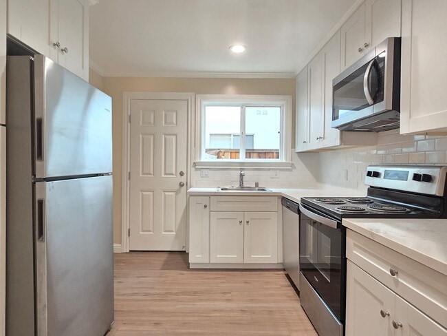 280 Waverley St, Unit 2 in Menlo Park, CA - Foto de edificio - Building Photo