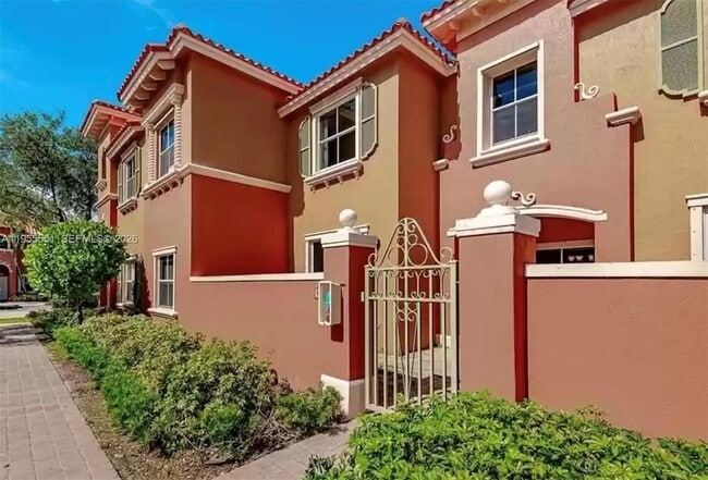 611 SW 107th Ave, Unit 1702 in Pembroke Pines, FL - Building Photo - Building Photo