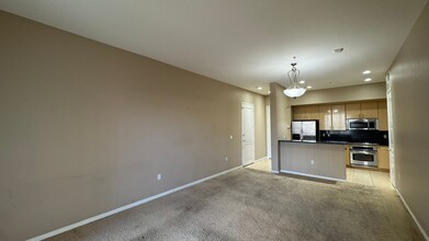 68 W Serene Ave in Las Vegas, NV - Building Photo - Building Photo