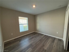 200 NW 11th St in Cape Coral, FL - Foto de edificio - Building Photo
