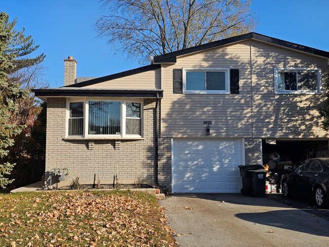 property at 1535 E Jane Ave