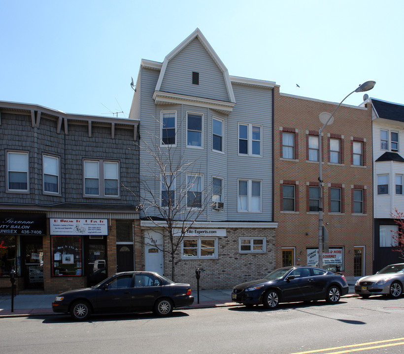 838 Broadway in Bayonne, NJ - Building Photo