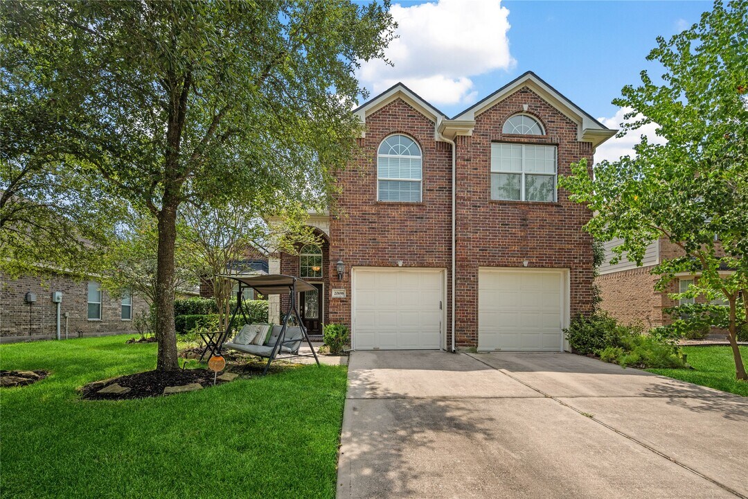 20698 Oakhurst Meadows Dr in Porter, TX - Building Photo