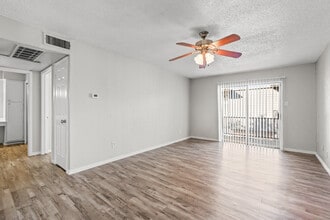 Amberwood Apartments in Fort Worth, TX - Building Photo - Interior Photo