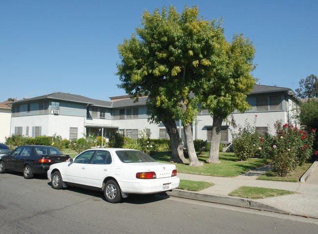 4047-4053 Perlita Ave in Los Angeles, CA - Foto de edificio - Building Photo