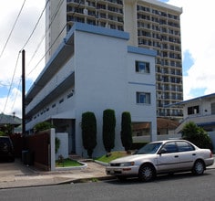 2120 Waiola St in Honolulu, HI - Building Photo - Building Photo