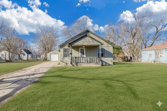 2117 S St Francis Ave in Wichita, KS - Building Photo - Building Photo