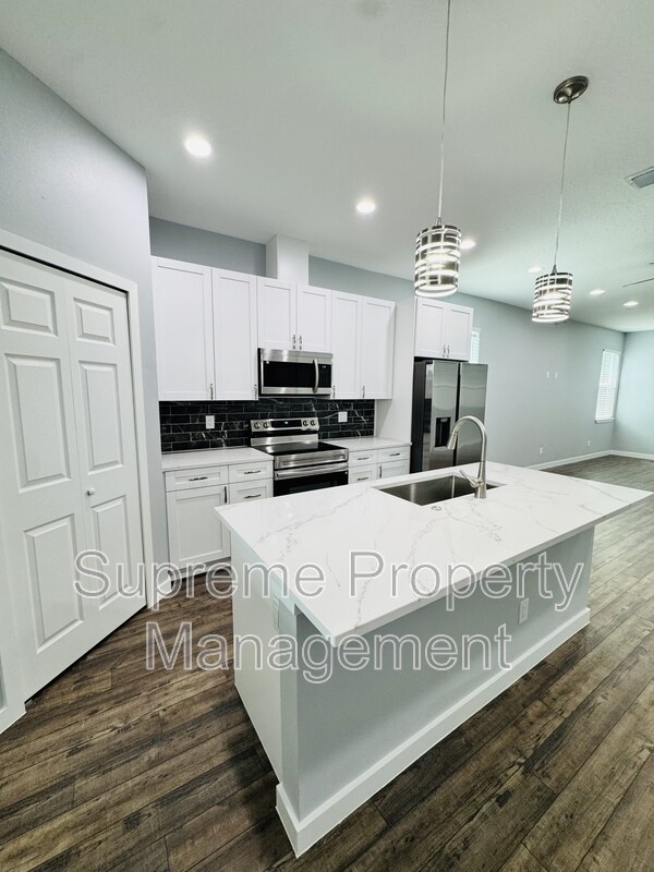 6073 Vermont Ave in New Port Richey, FL - Building Photo - Building Photo