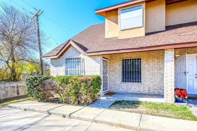8710 McPherson Rd, Unit 8F in Laredo, TX - Building Photo - Building Photo