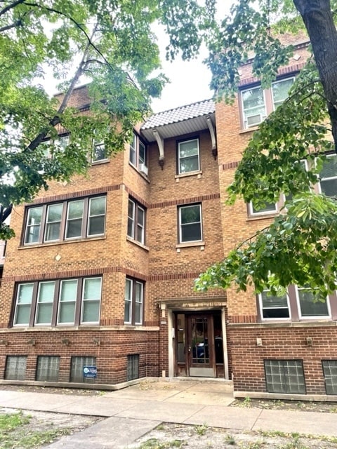 property at 2300 W Sunnyside Ave