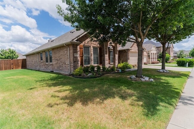 property at 1001 English Ivy Dr