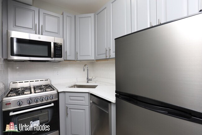 515 W Belmont Ave, Unit A09C in Chicago, IL - Building Photo - Building Photo