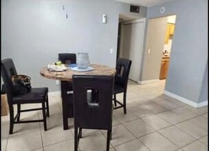 9004 Tudor Dr, Unit K-204 in Tampa, FL - Building Photo - Building Photo