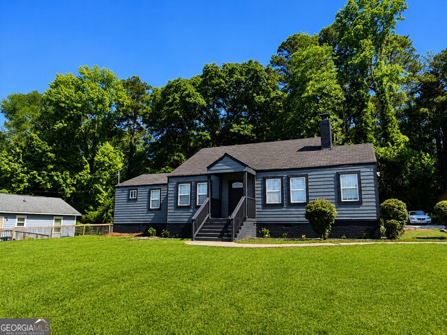 property at 3051 Delmar Ln NW