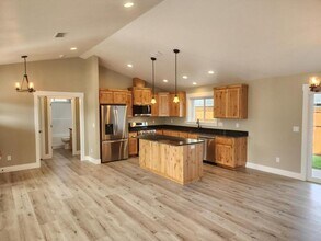171 SW Jefferson Rd in Grants Pass, OR - Building Photo - Building Photo