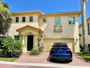 560 Tomahawk Ct in Palm Beach Gardens, FL - Building Photo - Building Photo