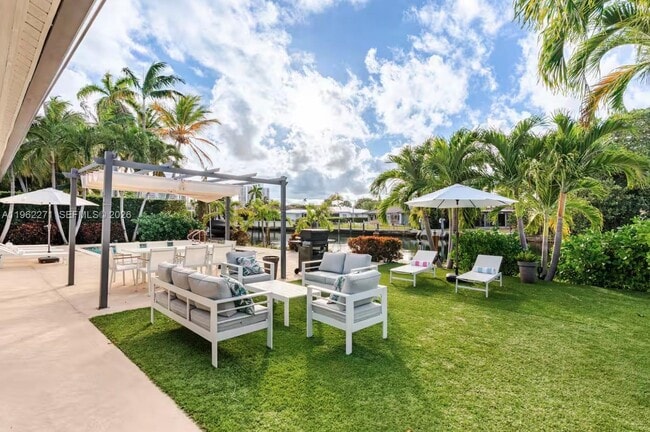 636 Hibiscus Dr in Hallandale Beach, FL - Building Photo - Building Photo